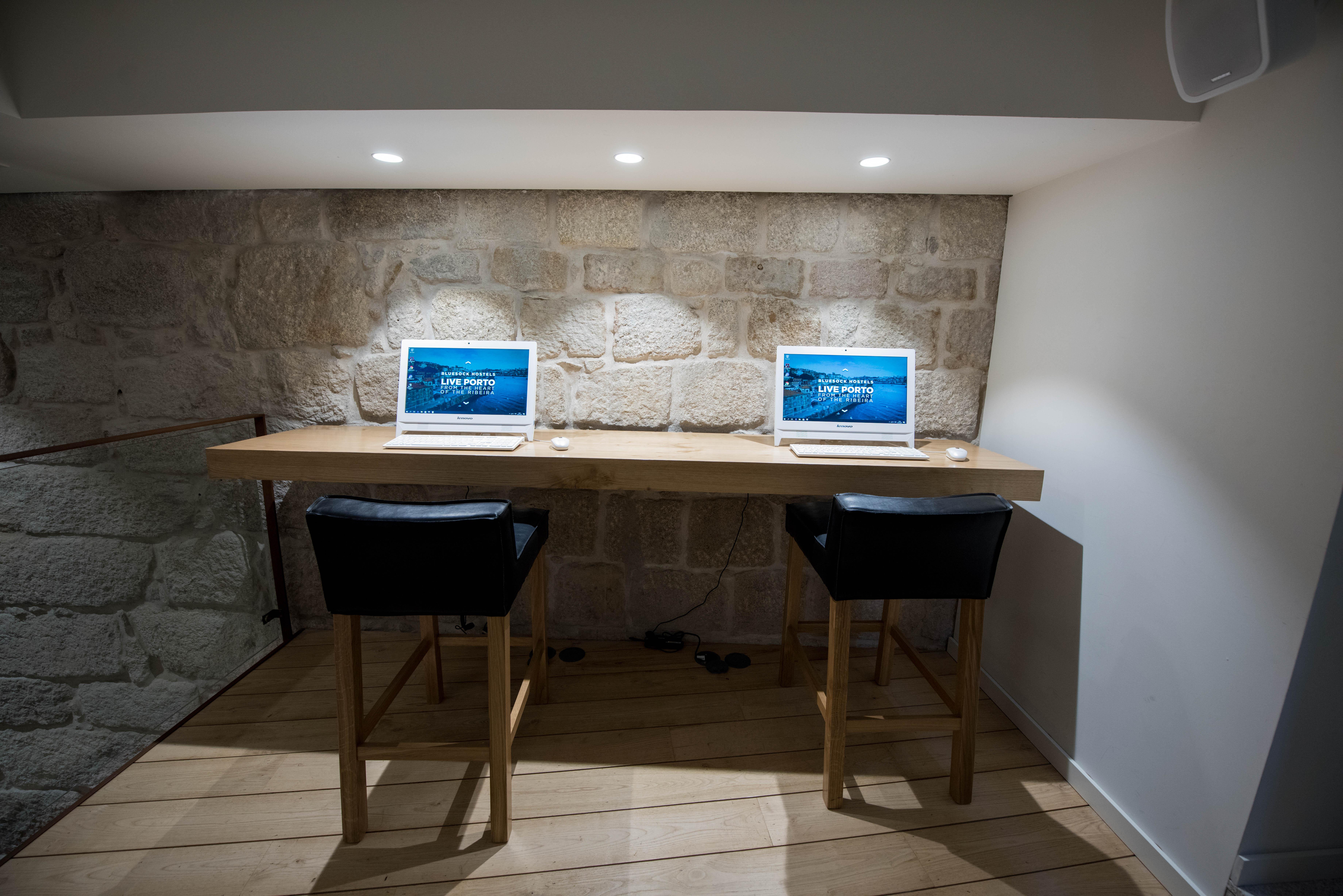 بيت شباب بلوسوك بورتو المظهر الخارجي الصورة The Internet Café at the Museum of the History of the Portuguese Jews