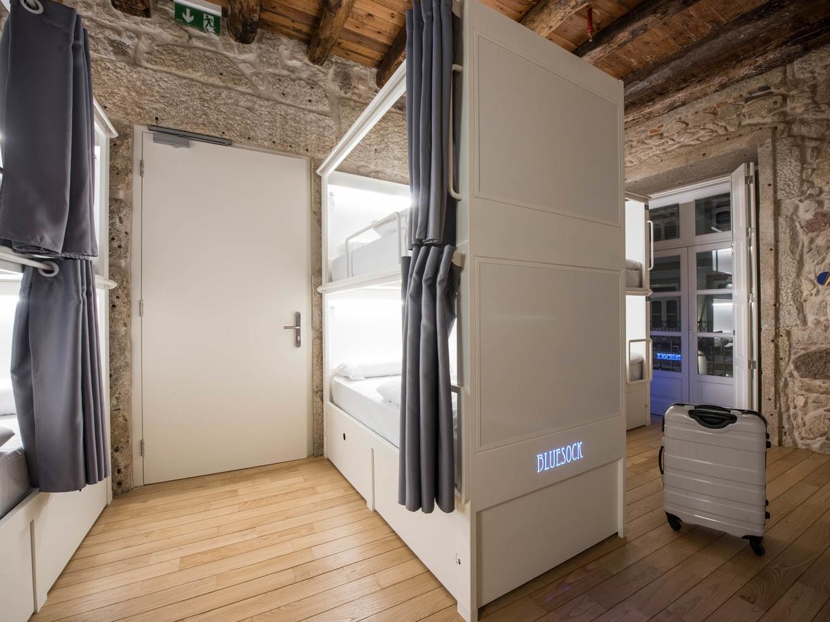 بيت شباب بلوسوك بورتو المظهر الخارجي الصورة A capsule hotel in Barcelona, Spain