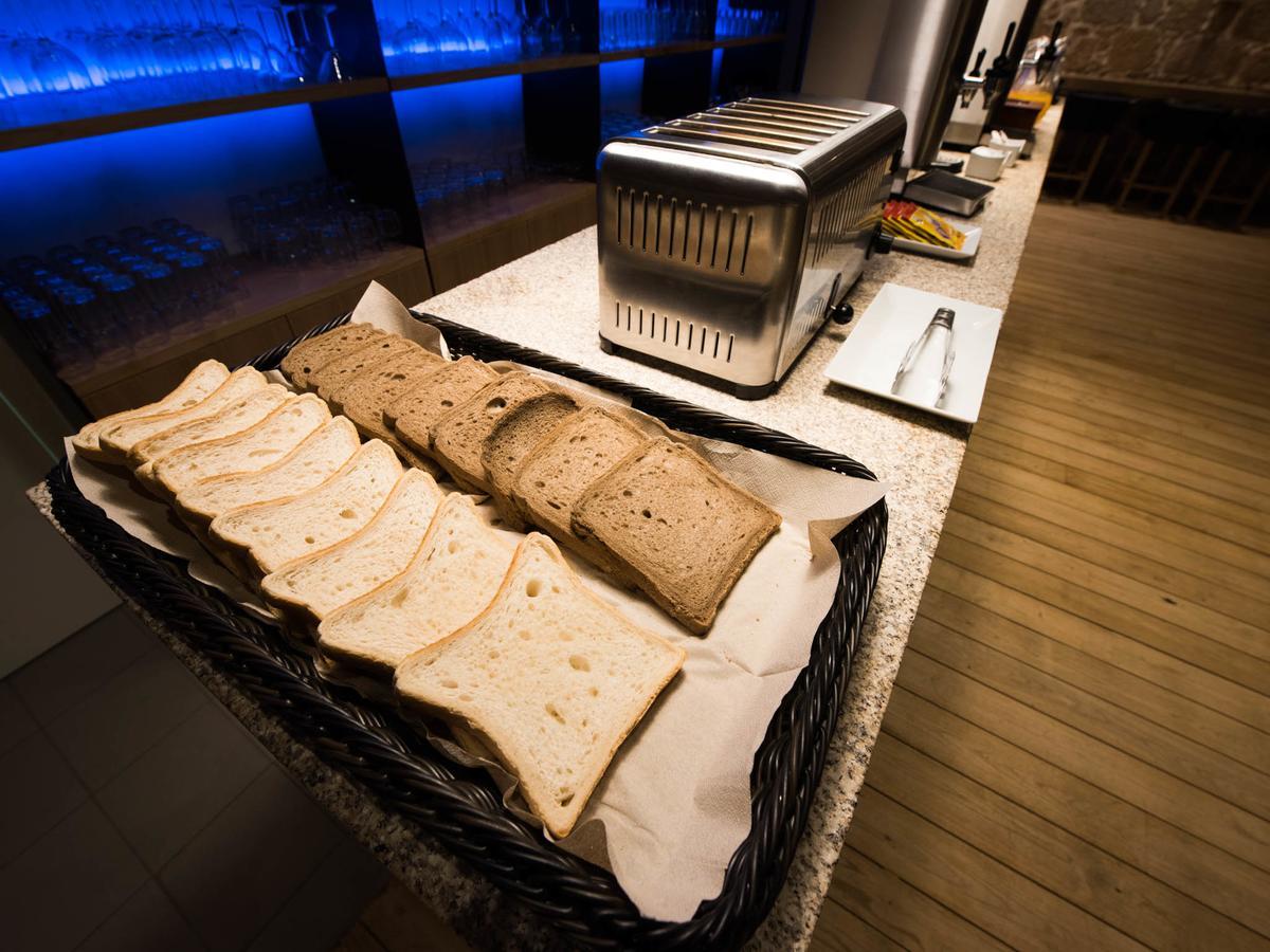 بيت شباب بلوسوك بورتو المظهر الخارجي الصورة A bread station
