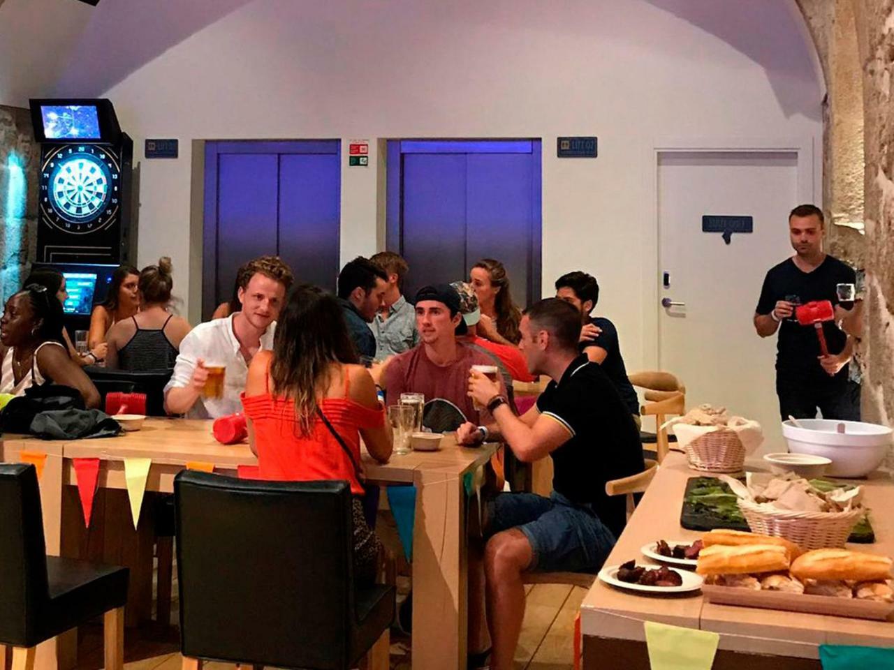 بيت شباب بلوسوك بورتو المظهر الخارجي الصورة A restaurant in the city
