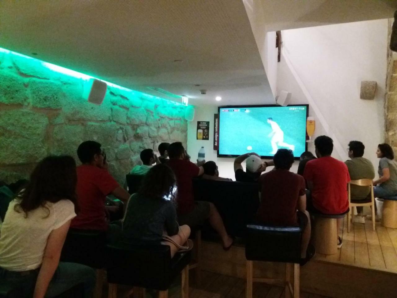 بيت شباب بلوسوك بورتو المظهر الخارجي الصورة A group of people playing League of Legends